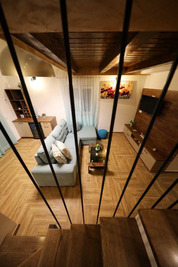 Vila Lapidem Sukosan Bagian luar foto